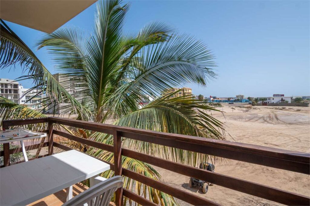 Luminoso appartamento T1 in vendita a Praia do Estoril, Sal Rei. 51 m², balcone, vicino alla spiaggia. Ideale per vivere, vacanze o investimento a Capo Verde.